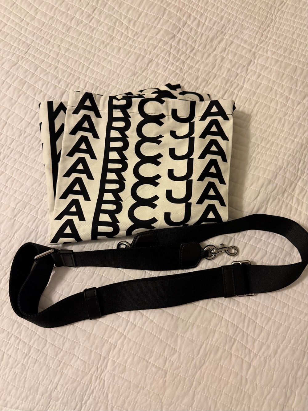 Marc Jacobs Medium Cream Sherpa Tote with Black Logo Patch - Picture 5 of 5